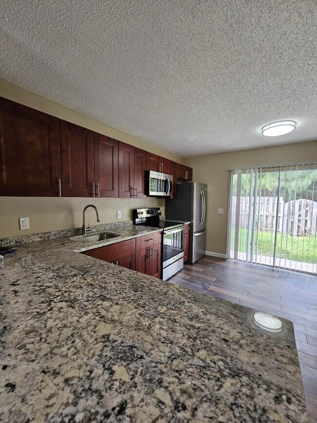 Building Photo - 4876 Orleans Ct