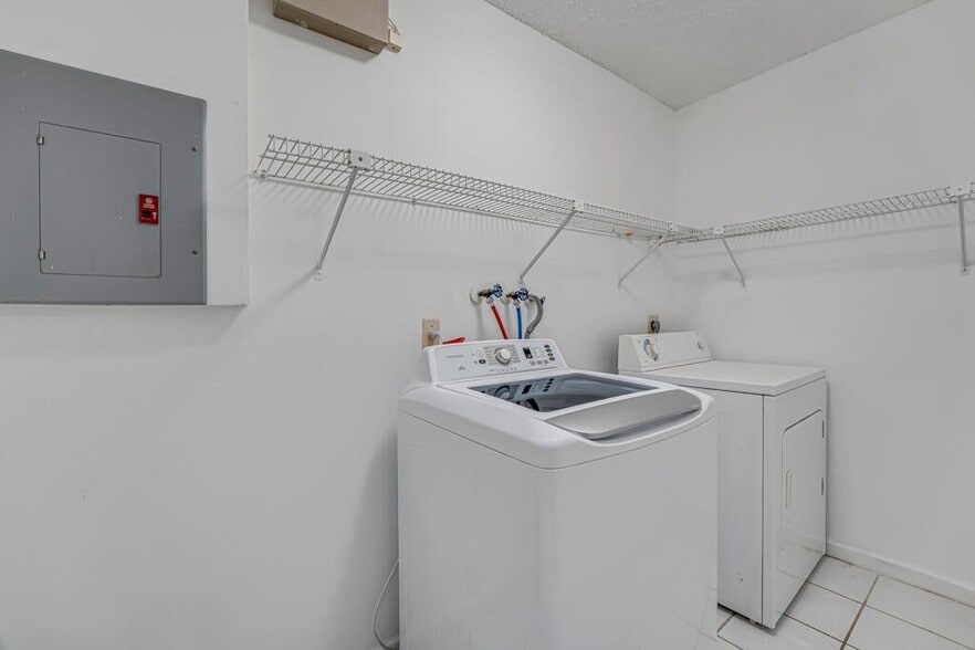 Building Photo - 13730 Sunflower Ct