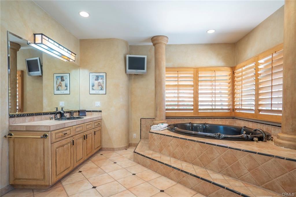 Building Photo - 4063 Benedict Canyon Dr
