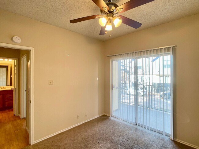 Building Photo - Central/UT 2/2 Apartments PRELEASE 8/15/2025