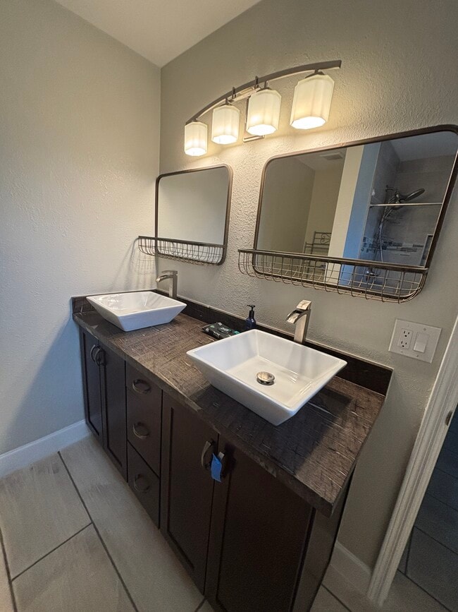 Building Photo - 1303 N Roca