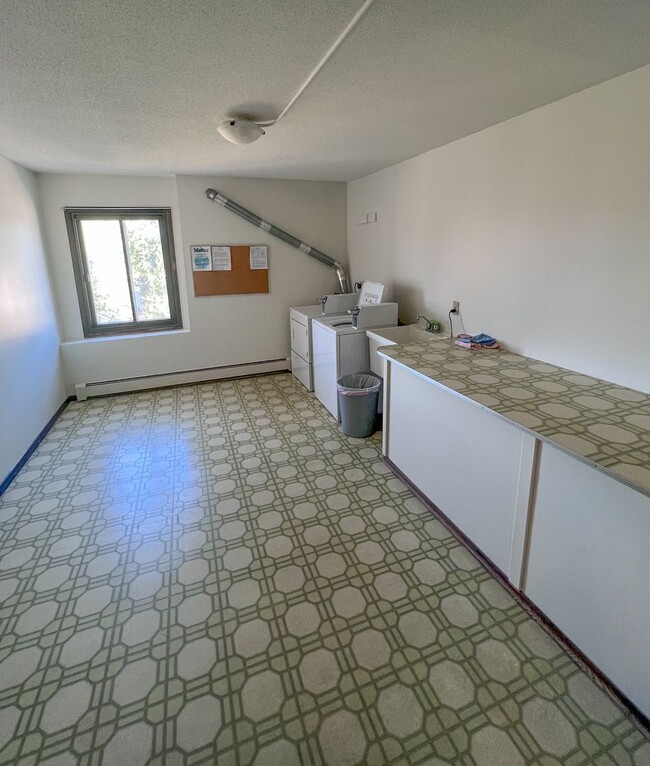Building Photo - 1 Bedroom, 1 Bathroom Apartment In Desirab...