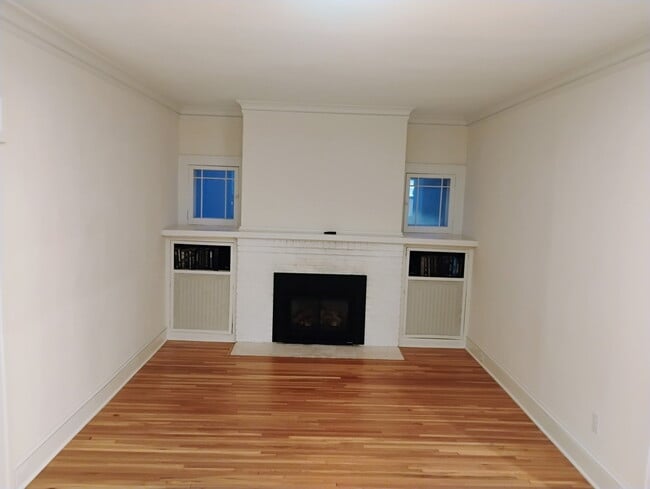 Building Photo - 1218 W 50th St