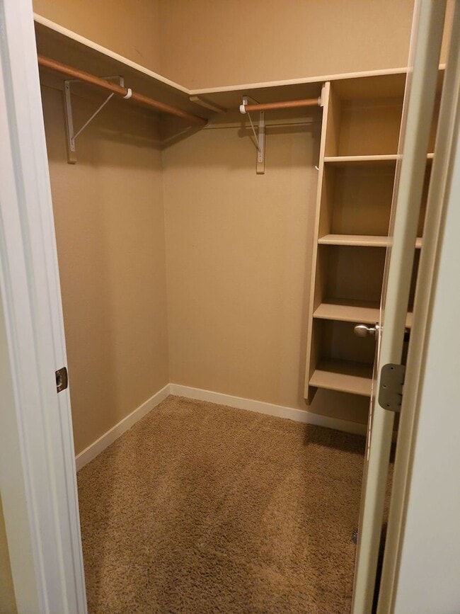Building Photo - Beautiful 3 bedroom 2 bath home with a gre...