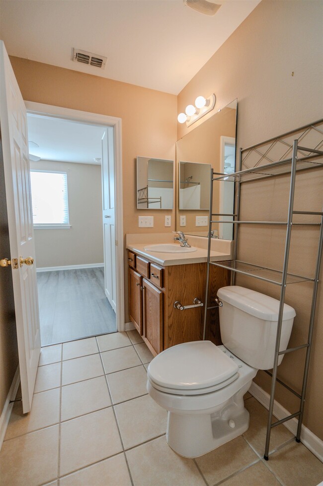 Building Photo - 4434 Gearhart Rd