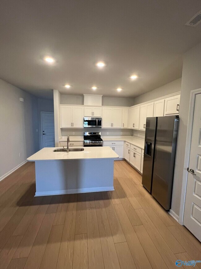 Building Photo - 159 Little Britain St