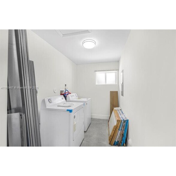 Building Photo - 933 NW 50th St