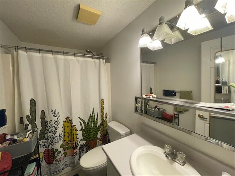 Building Photo - 155 Beacon St