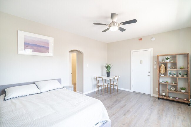 Building Photo - Boutique apartment located in Koreatown!