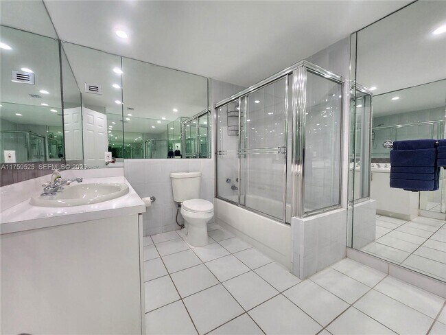 Building Photo - 3505 S Ocean Dr