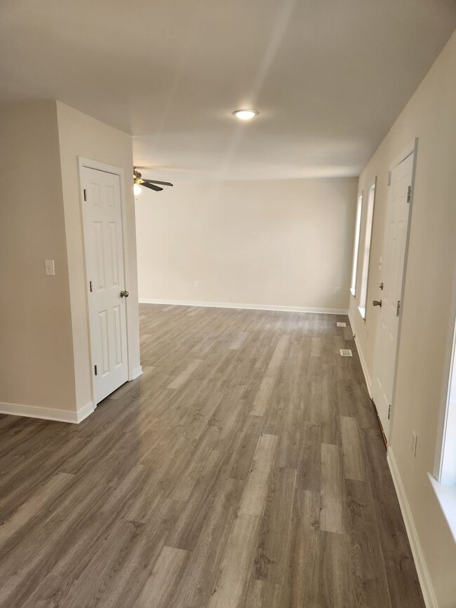 Building Photo - 4 Bed 2.5 Bath- Midlothian-Ashbrook Subdiv...
