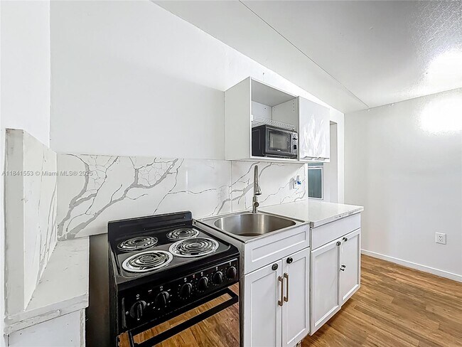 Building Photo - 1110 N 58th Ave