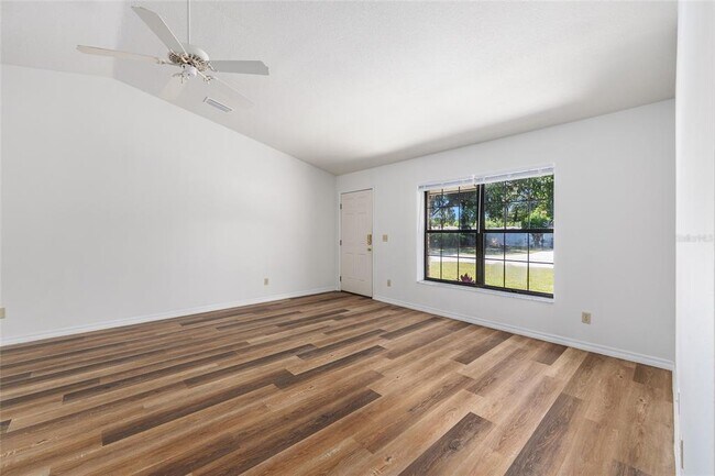 Building Photo - 6057 SE 39th Ave