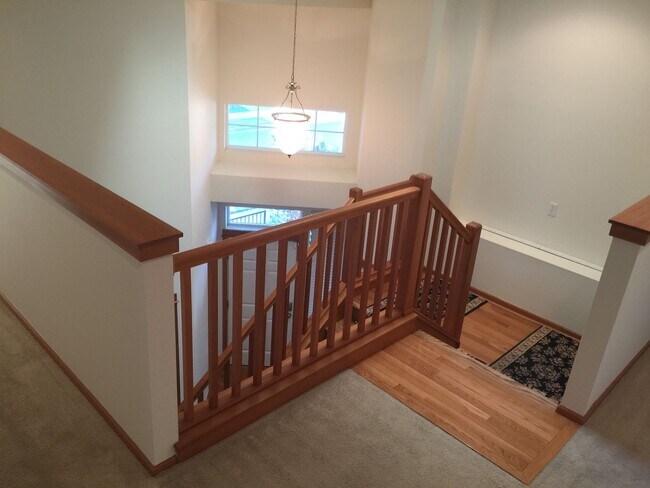 Building Photo - Beautifully Updated 4-Bedroom Home in Desi...