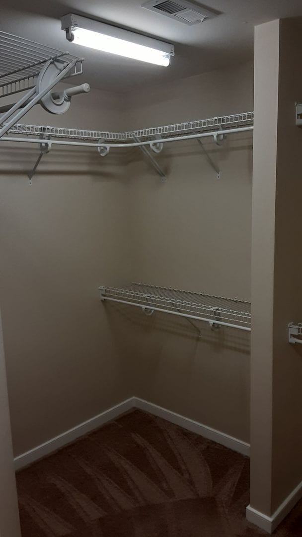 Building Photo - Beautiful three bedroom two-and-a-half bat...
