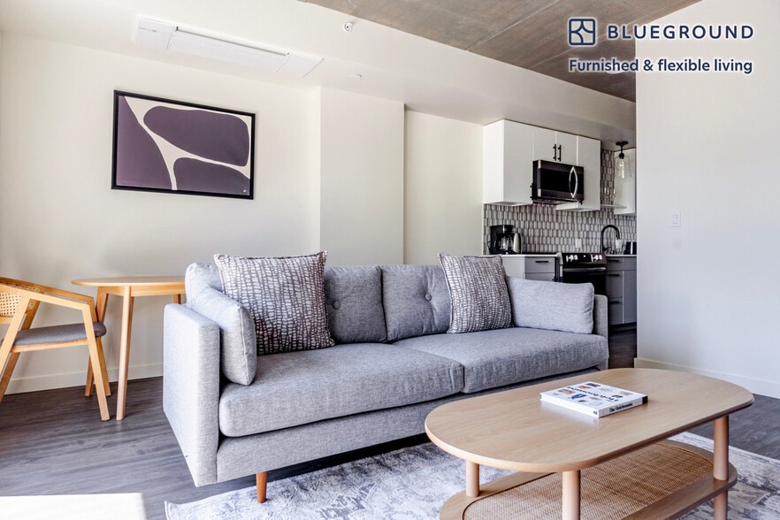 Building Photo - 10050 NE 10th St