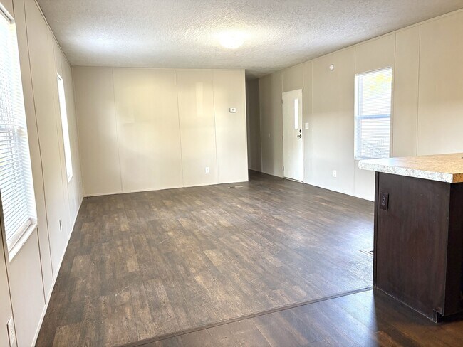 Building Photo - 407 Chloe Cir