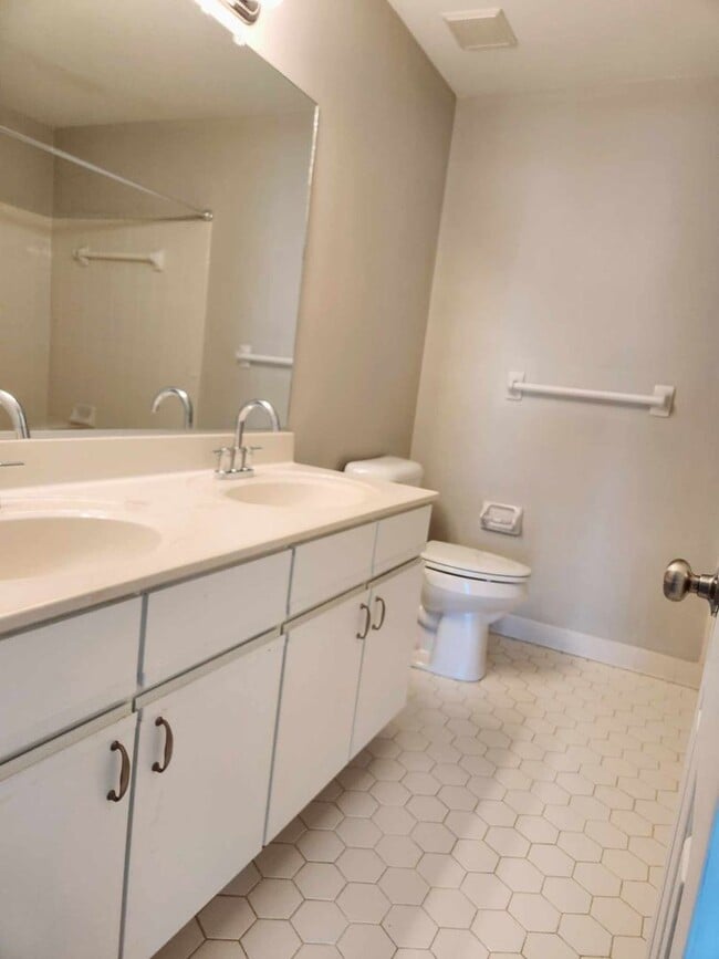 Building Photo - Adorable York County Condo