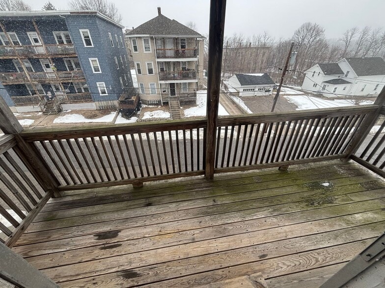 Building Photo - 579 Willow St