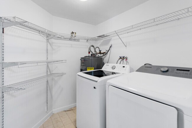 Building Photo - 750 Egret Cir