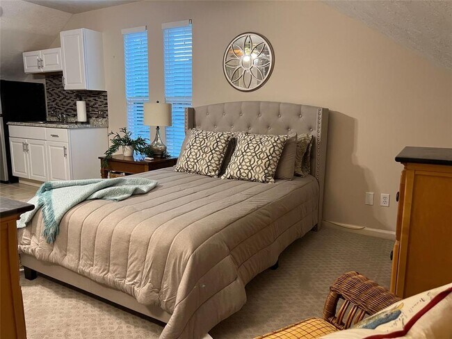 Building Photo - 2535 N MacGregor Way