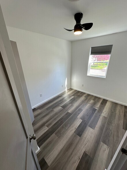 Building Photo - 414 Maple Dr