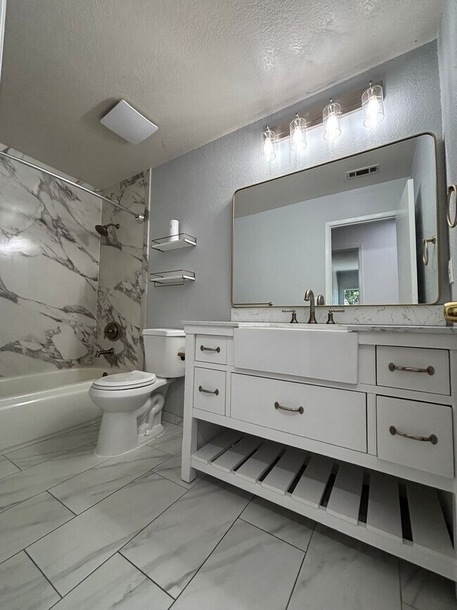 Building Photo - Move-In Ready Home with Remodeled Kitchen and Baths