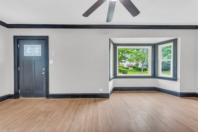 Building Photo - 3186 E 137th St