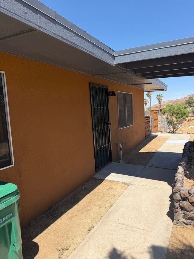 Building Photo - AVAILABLE NOW $200 off First Month Rent