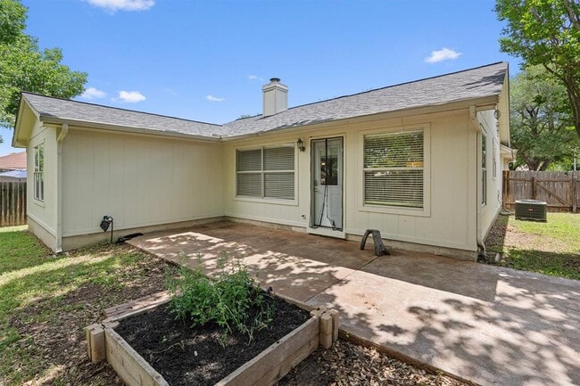 Building Photo - 913 Dover Pass