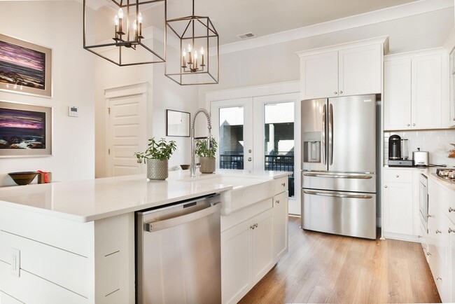 Building Photo - 1515 Martel St