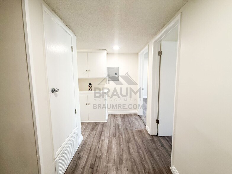 Building Photo - 6041 Whitsett Ave