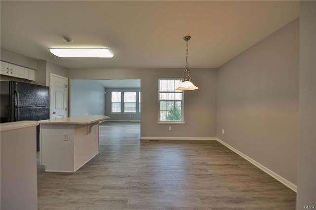 Building Photo - 1082 Sparrow Way