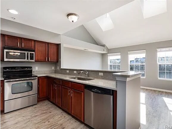 Building Photo - 1097 Foxboro