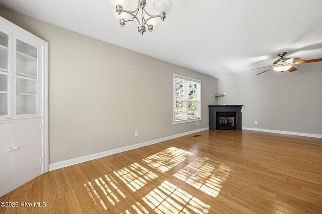 Building Photo - 14 Juniper Ln