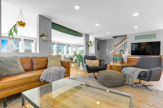 Building Photo - 32 Basin St