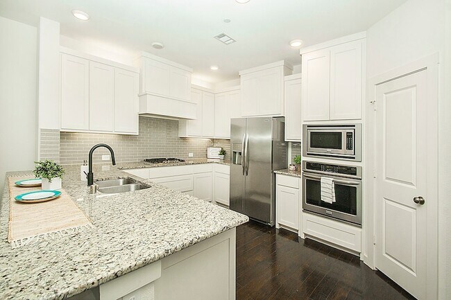 Building Photo - 432 Texas Dr
