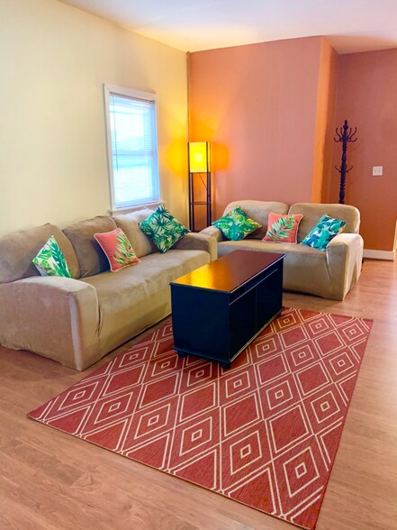 Building Photo - 206 California Ave