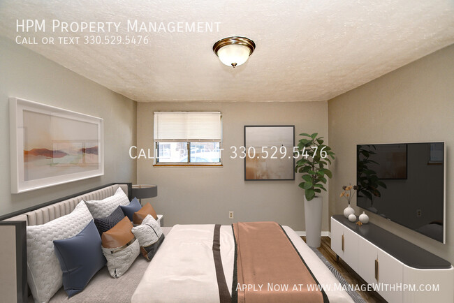 Building Photo - 842 S Green Rd