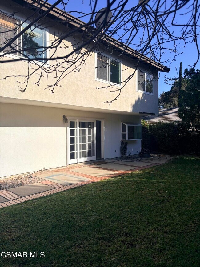 Building Photo - 1075 Triunfo Canyon Rd