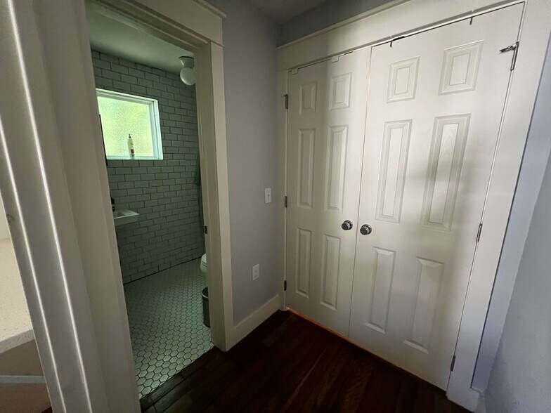 Building Photo - 1148 Lott Ave