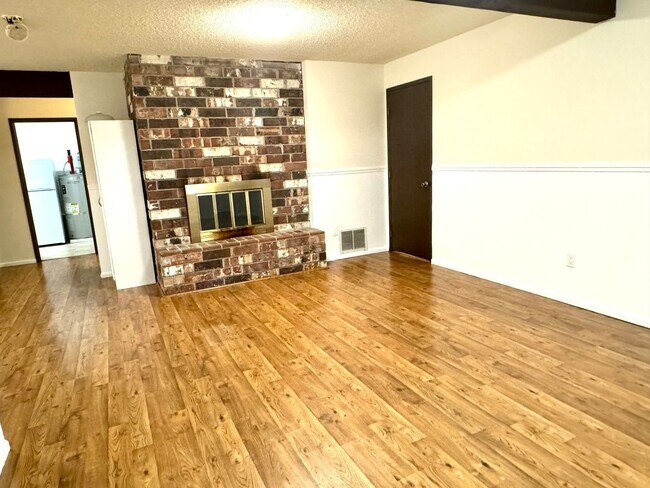 Building Photo - Charming 1-Bedroom 1 bath duplex in Gig Harbor