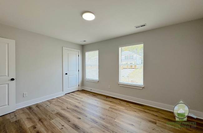 Building Photo - 7 Robin Hood Rd