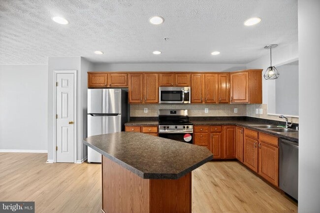 Primary Photo - 9875 Decatur Rd