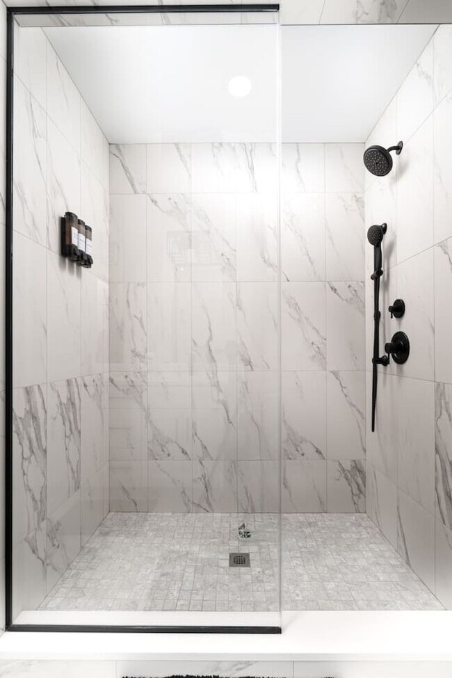 Building Photo - 3723 S Giles Ave