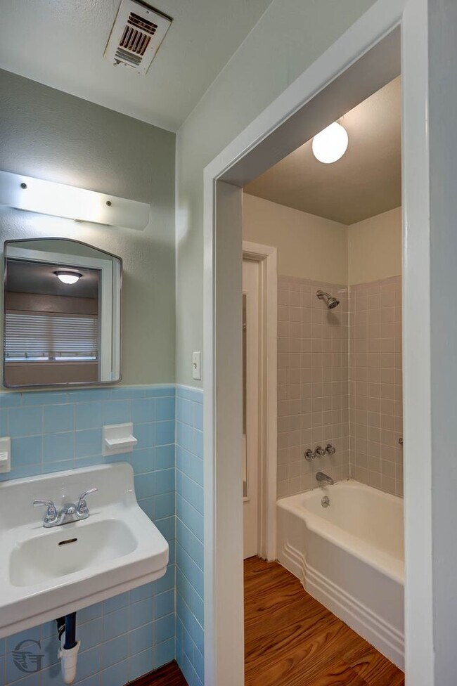 Building Photo - 2829 Doles Pl