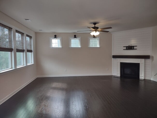 Building Photo - Beautiful home located in the Millbridge C...