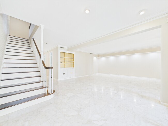 Building Photo - 7608 Del Monte Dr