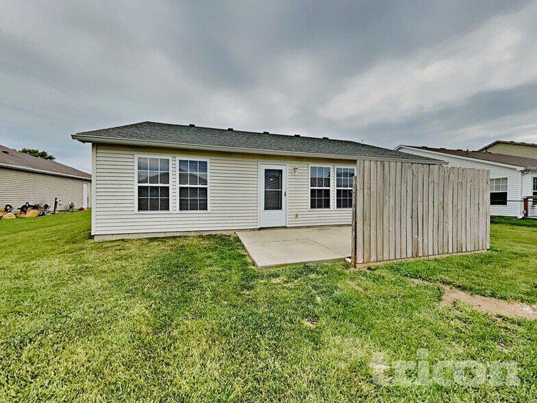 Building Photo - 746 Streamside Dr