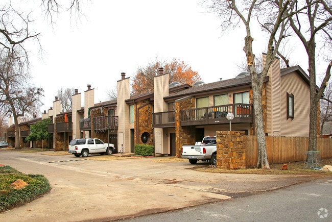 Primary Photo - 3704 S Madison Ave